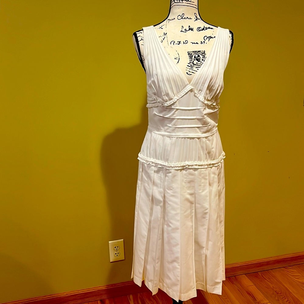 D&G White Pleated Midi Dress sized 44 (US 8)